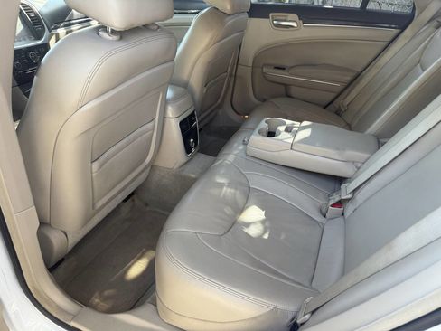 Used 2014 Chrysler 300 image 12