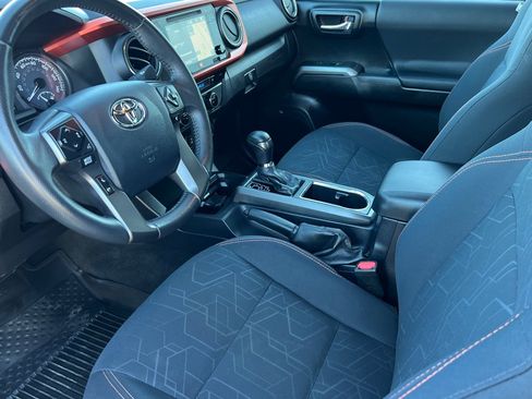 Used 2016 Toyota Tacoma TRD Off-Road image 11