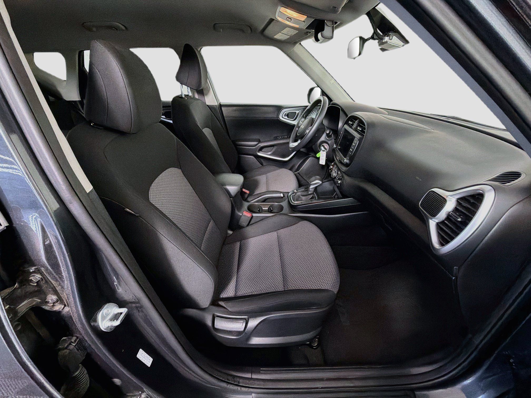 Used 2025 Kia Soul LX w/ LX Technology Package FWD image 31