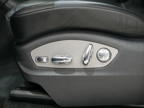 Used 2023 Porsche Macan S image 24