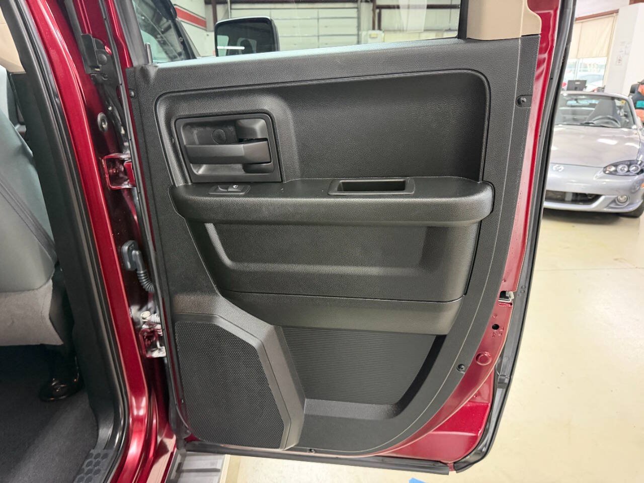 Used 2018 RAM 1500 Express w/ Express Value Package AWD/4WD image 14