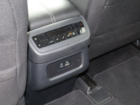 Used 2025 Nissan Pathfinder SV FWD image 20