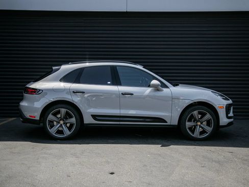 Certified 2023 Porsche Macan S AWD/4WD image 8