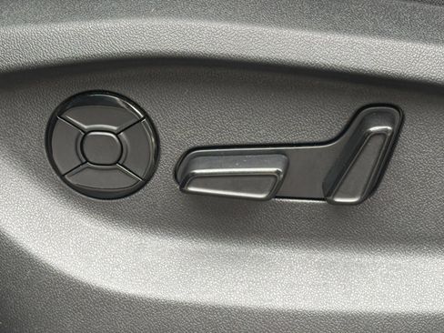 Used 2026 Volkswagen Tiguan SE FWD image 21