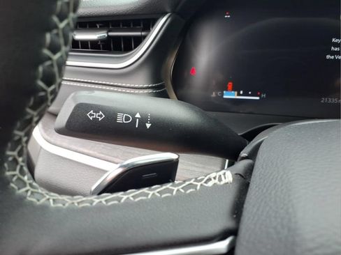 Used 2025 Jeep Grand Cherokee L Limited w/ Black Appearance Package AWD/4WD image 18