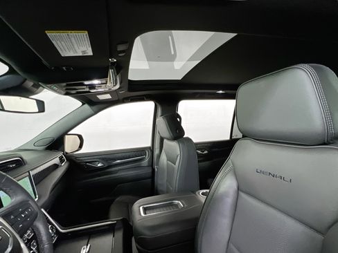 Used 2024 GMC Yukon XL Denali image 22