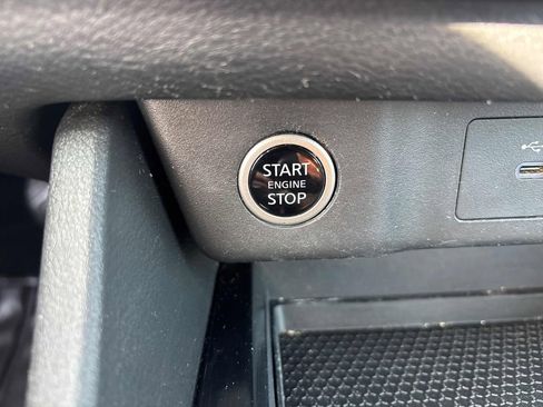 Used 2022 Nissan Rogue SV image 25