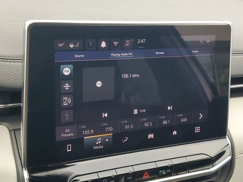 Used 2025 Jeep Compass Limited image 19