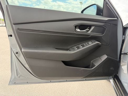 Used 2025 Honda Accord SE image 13