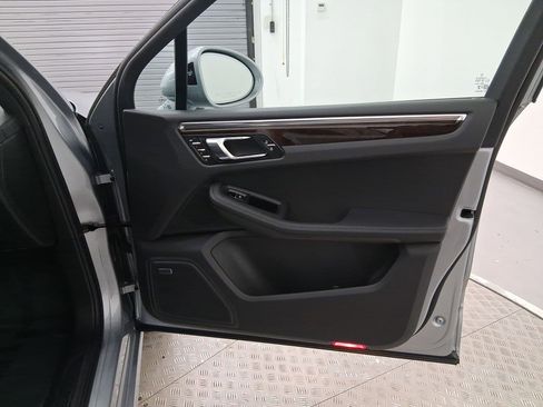 Used 2026 Porsche Macan image 34