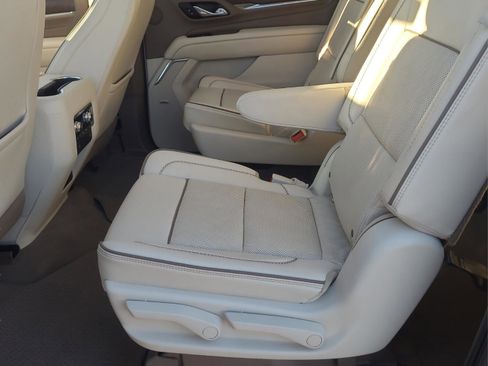 Used 2021 GMC Yukon XL Denali w/ Denali Premium Package image 11