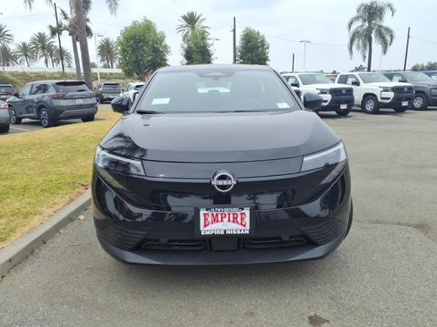 New 2026 Nissan Leaf FWD image 2