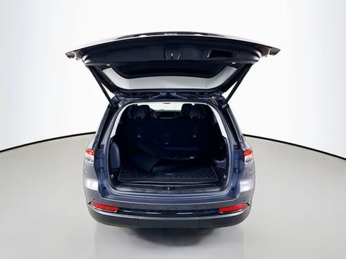 Used 2023 Jeep Grand Cherokee Limited w/ Black Appearance Package image 26