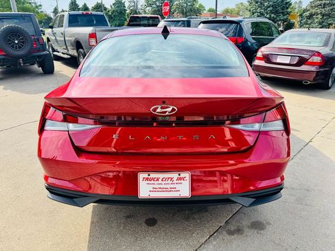 Used 2023 Hyundai Elantra SEL w/ Convenience Package FWD image 4