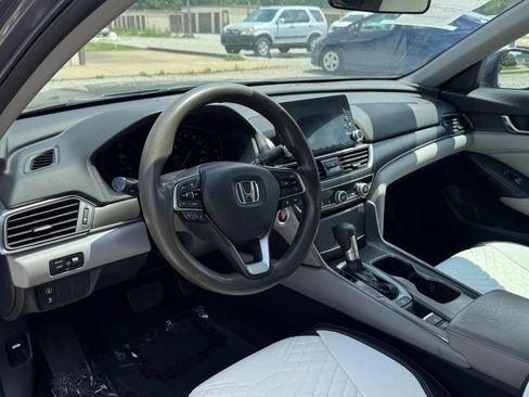 Used 2018 Honda Accord LX image 2