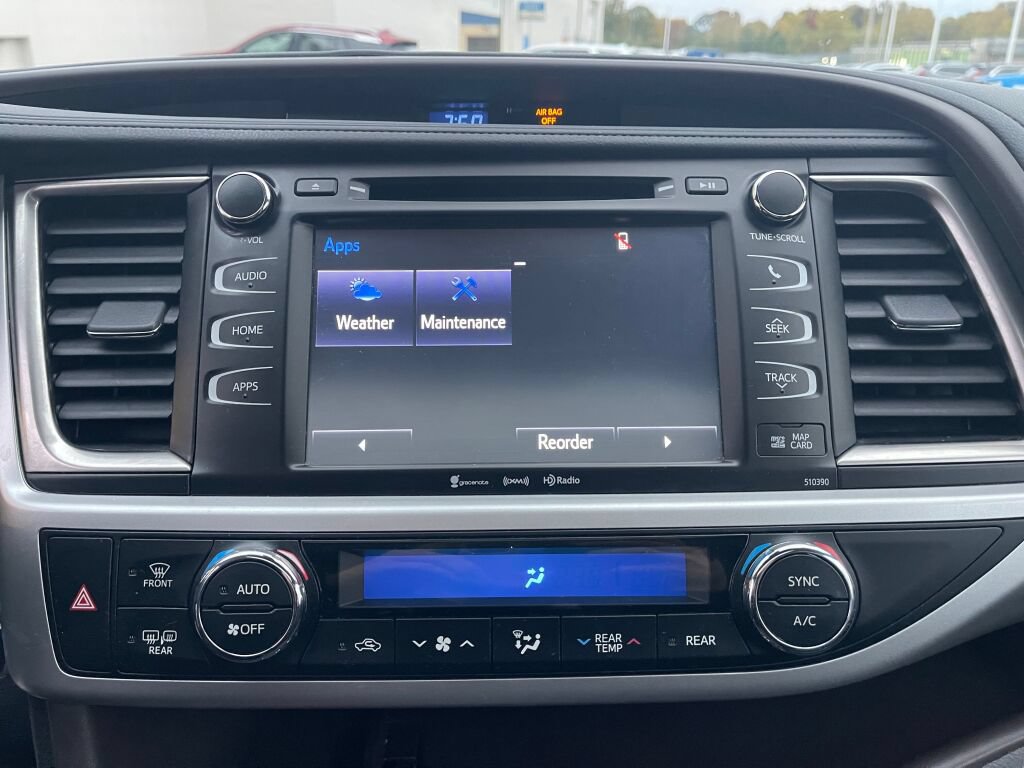 Used 2019 Toyota Highlander XLE AWD/4WD image 12