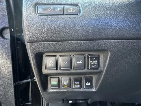 Used 2016 Nissan Rogue SV w/ SV Premium Package image 14