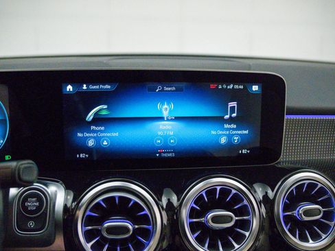 Used 2020 Mercedes-Benz GLB 250 4MATIC image 24