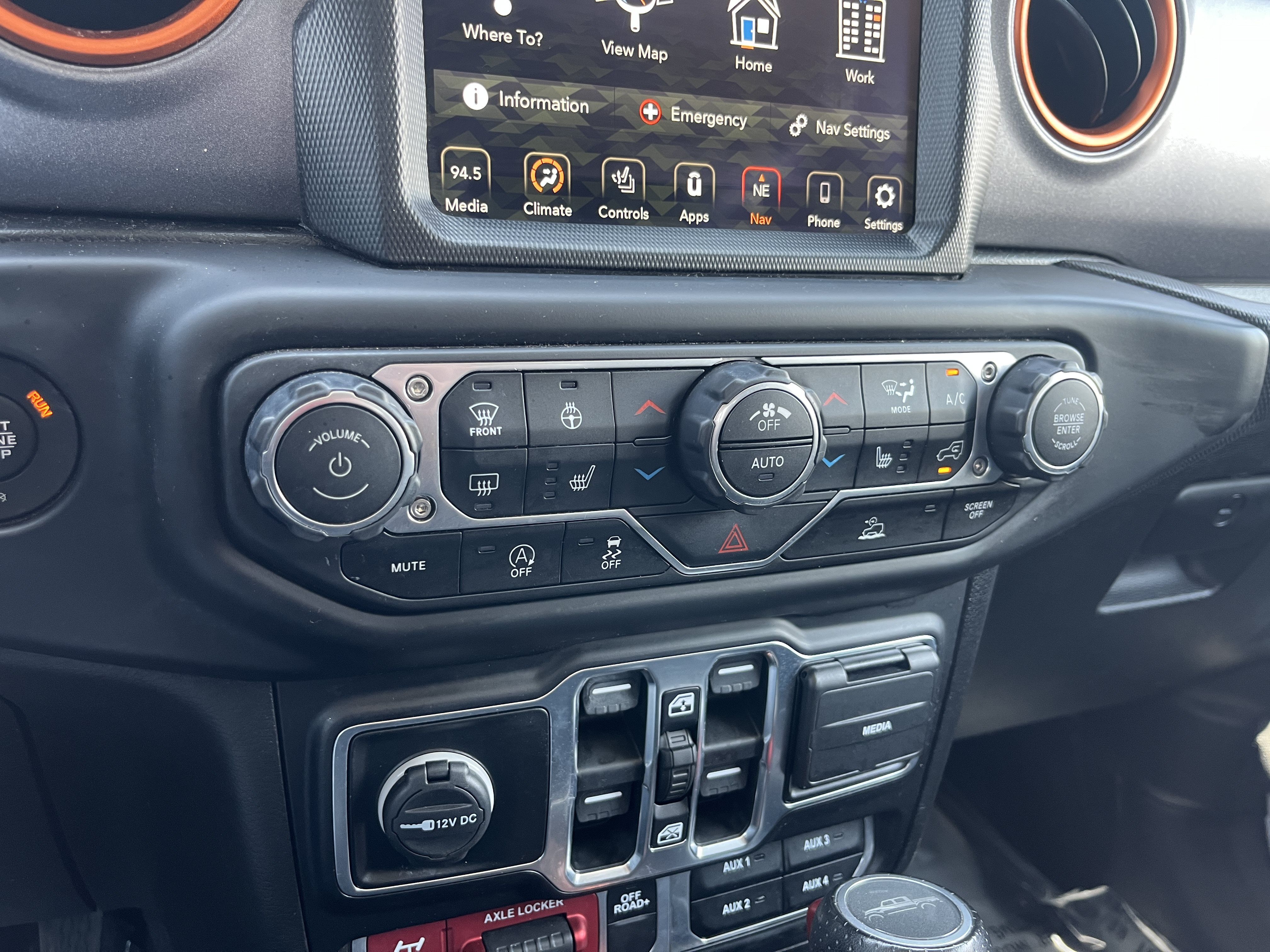 Used 2023 Jeep Gladiator Mojave w/ LED Lighting Group AWD/4WD image 26