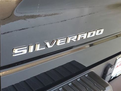 Used 2022 Chevrolet Silverado 1500 LT w/ Z71 Off-Road Package image 8