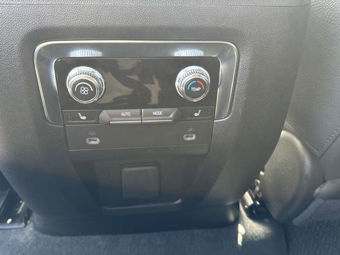 Used 2024 GMC Yukon XL Denali AWD/4WD image 37