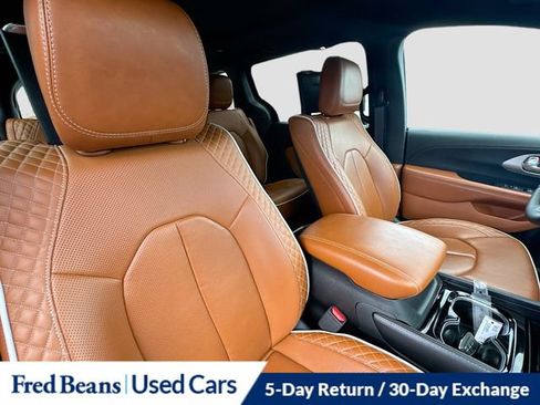 Used 2024 Chrysler Pacifica Pinnacle FWD image 37