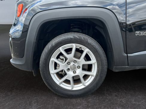 Used 2019 Jeep Renegade Latitude w/ Popular Equipment Group AWD/4WD image 9
