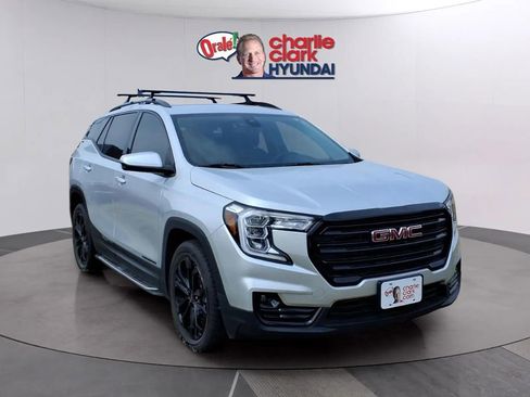 Used 2022 GMC Terrain SLT w/ LPO, 'HIT The Road' Package FWD image 7