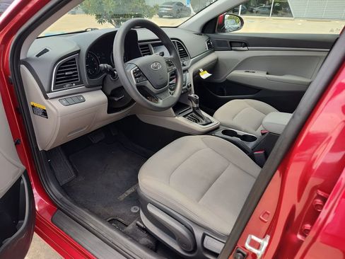 Used 2018 Hyundai Elantra SE w/ SE Connectivity Package 04 FWD image 2