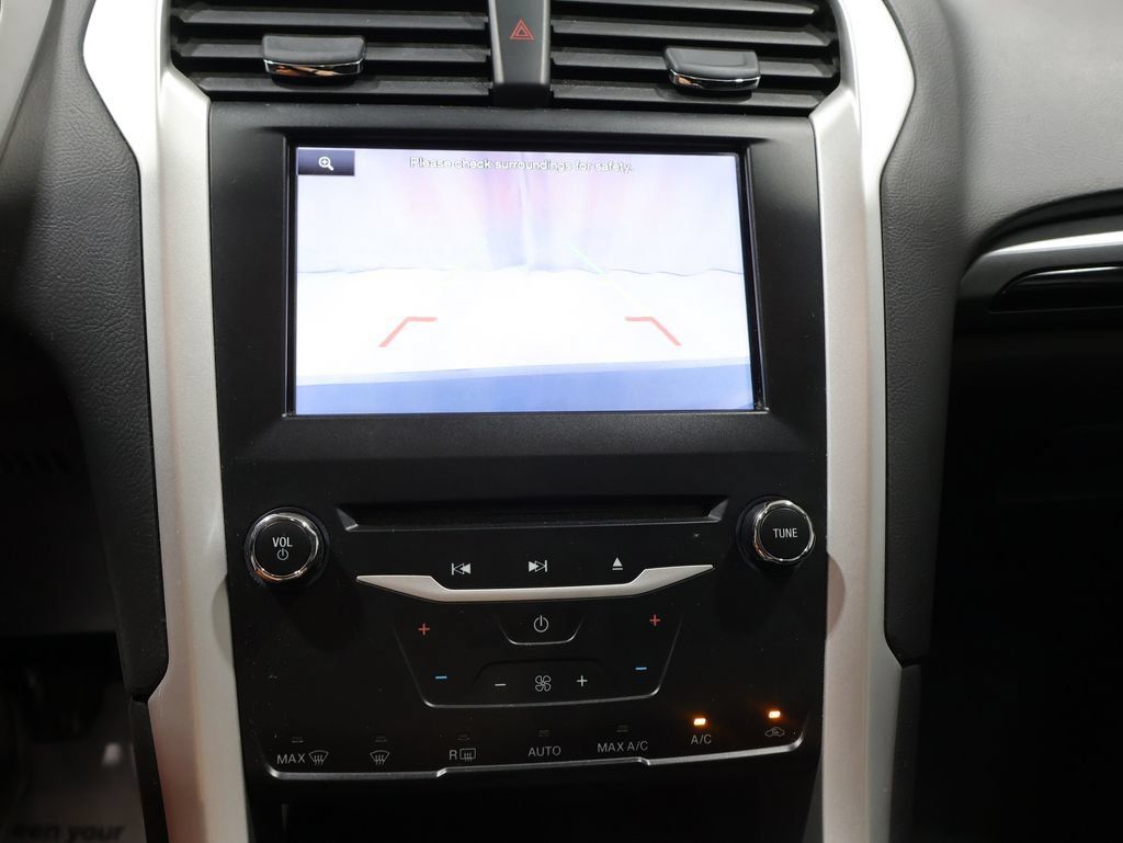 Used 2014 Ford Fusion SE FWD image 7