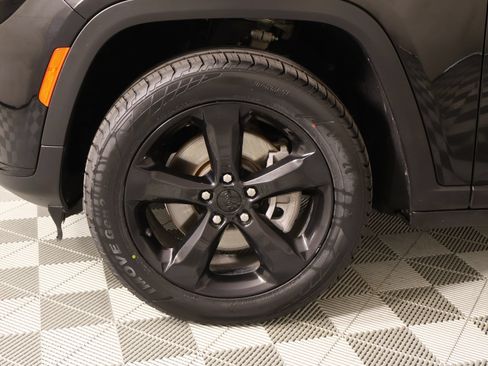 Used 2021 Jeep Grand Cherokee L Laredo RWD image 18