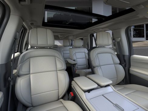 New 2026 Lincoln Navigator L Reserve AWD/4WD image 9