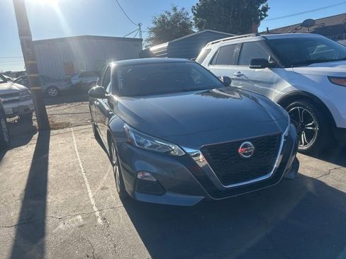 Used 2021 Nissan Altima 2.5 SV image 2