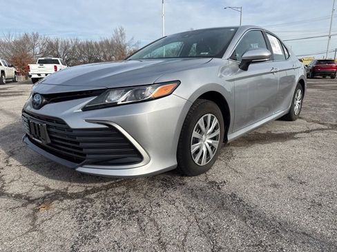 Used 2022 Toyota Camry LE image 2