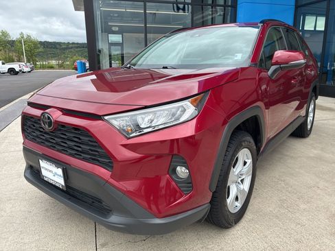 Used 2019 Toyota RAV4 XLE AWD/4WD image 1
