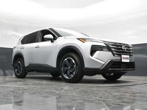 Used 2025 Nissan Rogue SV AWD/4WD image 52
