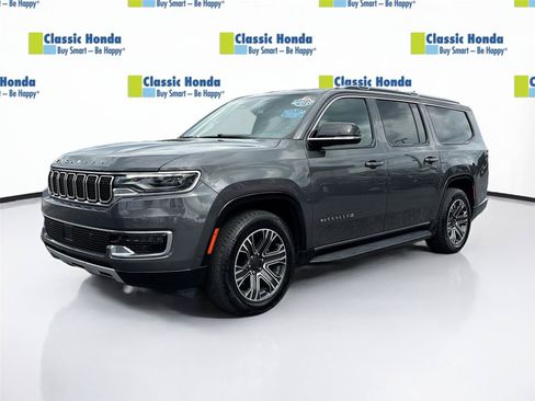 Used 2024 Jeep Wagoneer L Series II RWD image 3
