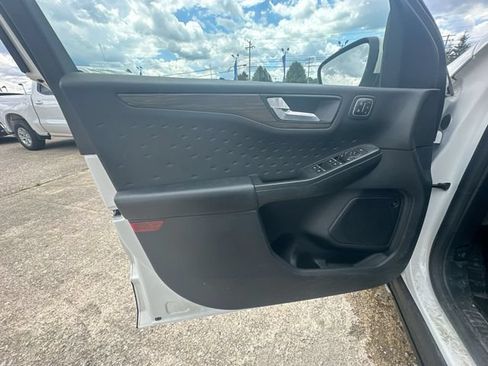 Used 2020 Ford Escape Titanium AWD/4WD image 26