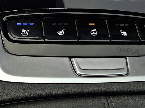 Used 2023 Hyundai Santa Cruz Limited image 21