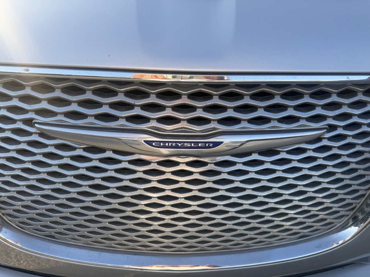 Used 2019 Chrysler 300 Limited w/ Safetytec Plus Group RWD image 17