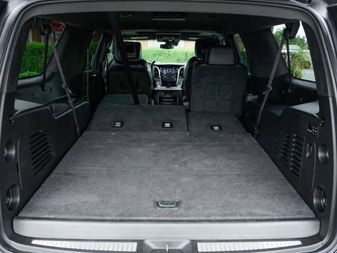 Used 2017 Cadillac Escalade ESV Platinum RWD image 10