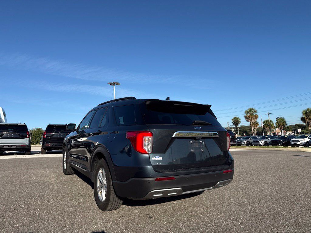 Used 2023 Ford Explorer XLT w/ Equipment Group 202A RWD image 3