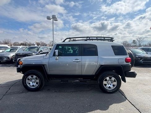Used 2010 Toyota FJ Cruiser 4WD image 8