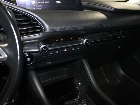 Used 2019 MAZDA MAZDA3 Sedan w/ Preferred Package FWD image 22