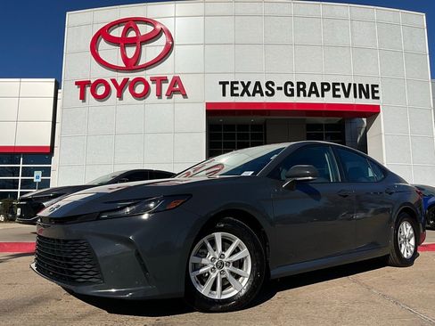Used 2025 Toyota Camry LE image 2