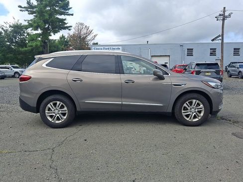 Used 2018 Buick Enclave Essence FWD image 9