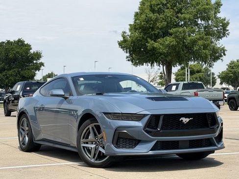 Used 2025 Ford Mustang GT Premium RWD image 2