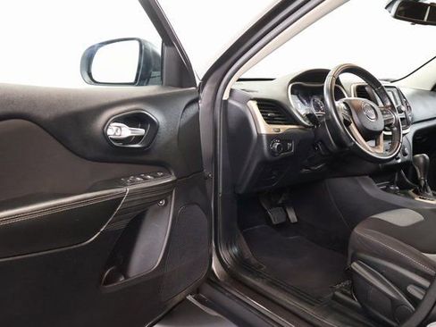 Used 2016 Jeep Cherokee Sport AWD/4WD image 8
