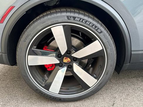 New 2025 Porsche Macan 4S Electric image 8