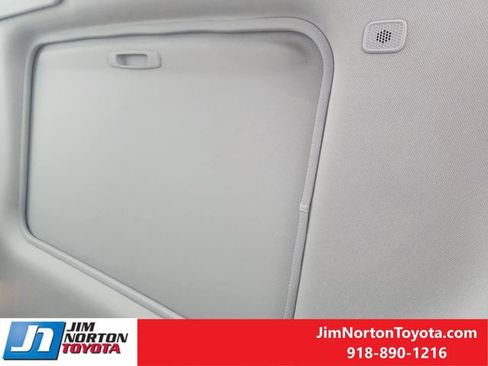 Used 2025 Toyota Sienna XLE image 27